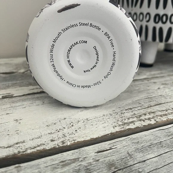 Skull and Floral Pattern Hydrapeak Bottle - Picture 6 of 6